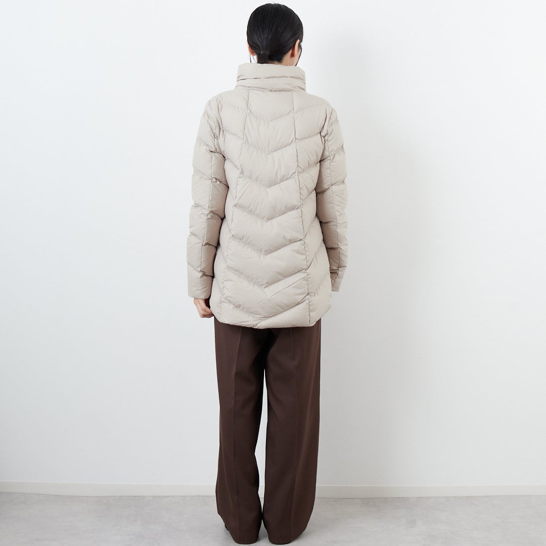 CAPE HORN [ケープホーン] ALVAREZ ダウンジャケット [B2566] 107 SAFARI &&モデル身長：162cm 着用サイズ：40&&