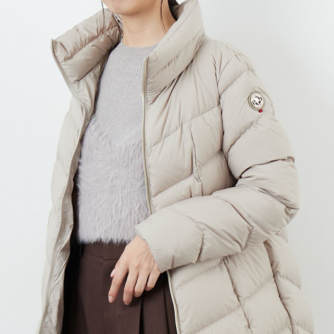 CAPE HORN [ケープホーン] ALVAREZ ダウンジャケット [B2566] 107 SAFARI &&モデル身長：162cm 着用サイズ：40&&