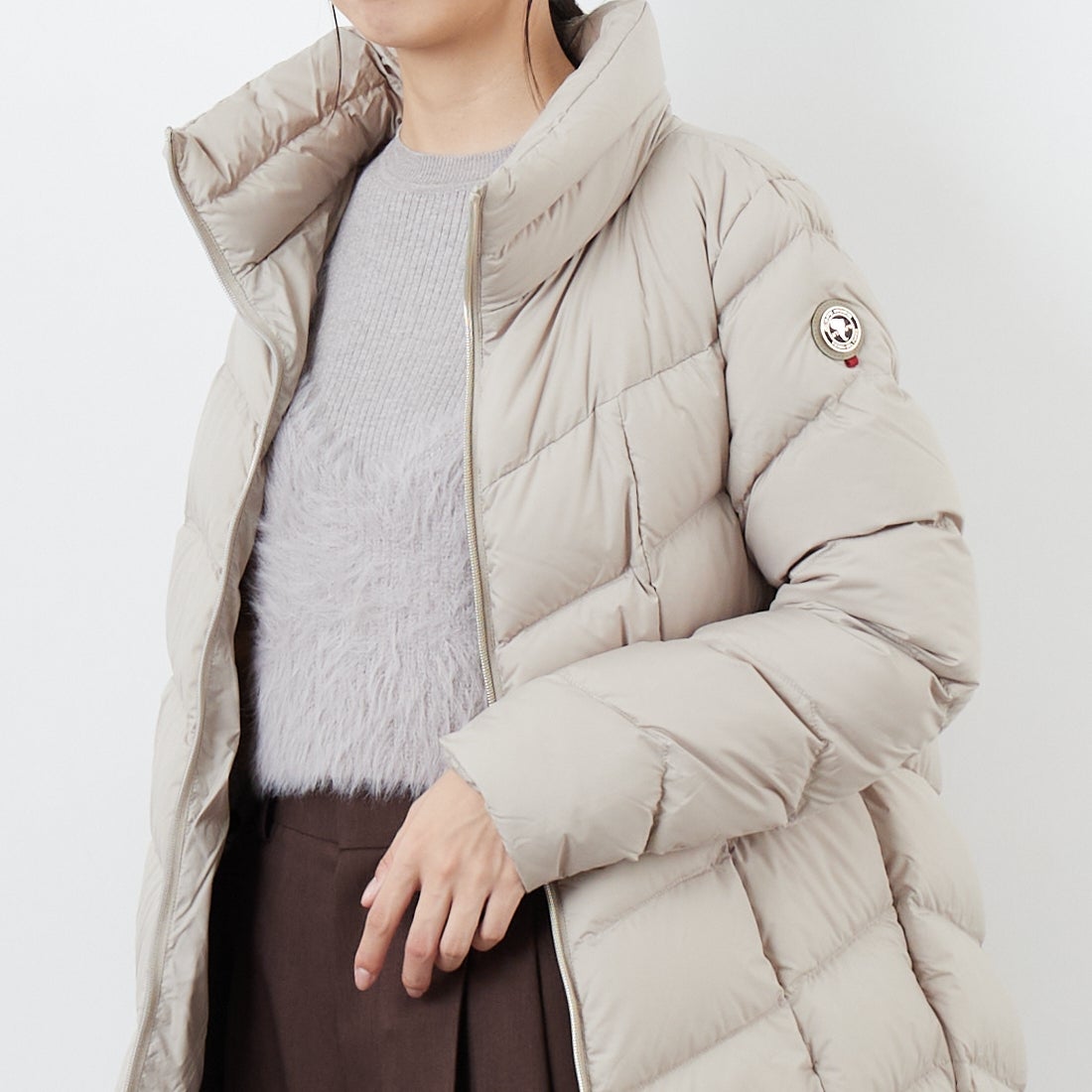 CAPE HORN [ケープホーン] ALVAREZ ダウンジャケット [B2566] 107 SAFARI &&モデル身長：162cm 着用サイズ：40&&