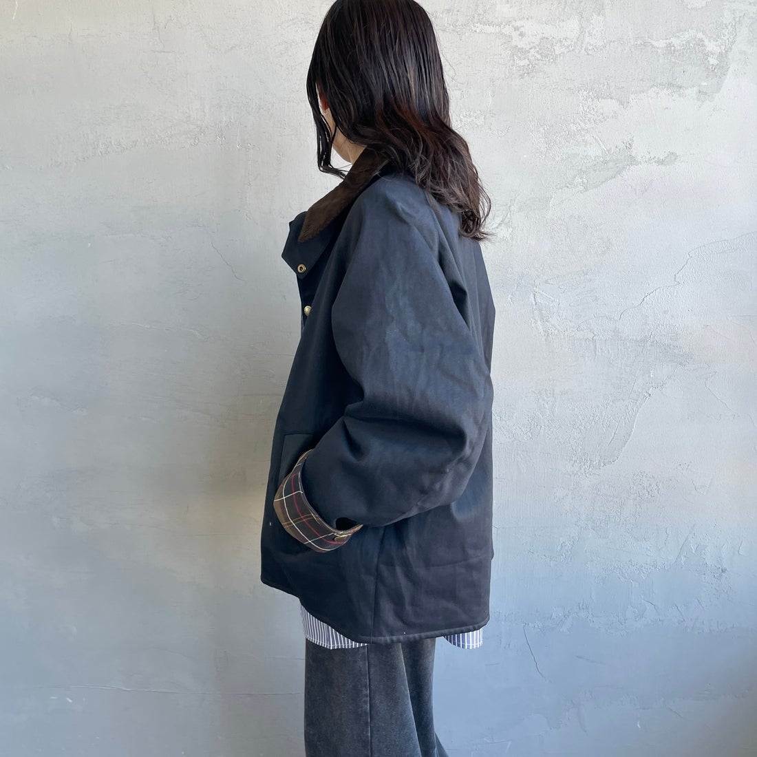 Barbour [バブアー] 別注 中綿入り TRANSPORT コーデュラデニム トランスポートジャケット [MCAS204-JF] BLACK&&モデル身長：160cm 着用サイズ：36&&