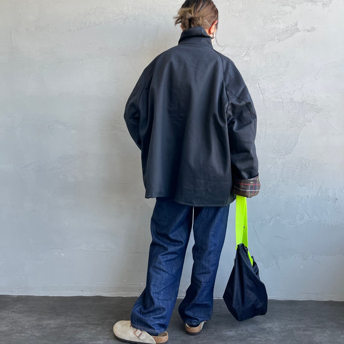 Barbour [バブアー] 別注 中綿入り TRANSPORT コーデュラデニム トランスポートジャケット [MCAS204-JF] BLACK&&モデル身長：150cm 着用サイズ：36&&