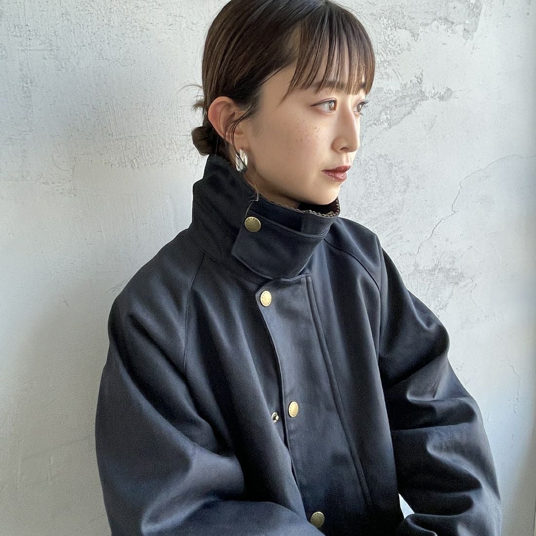 Barbour [バブアー] 別注 中綿入り TRANSPORT コーデュラデニム トランスポートジャケット [MCAS204-JF] BLACK&&モデル身長：150cm 着用サイズ：36&&