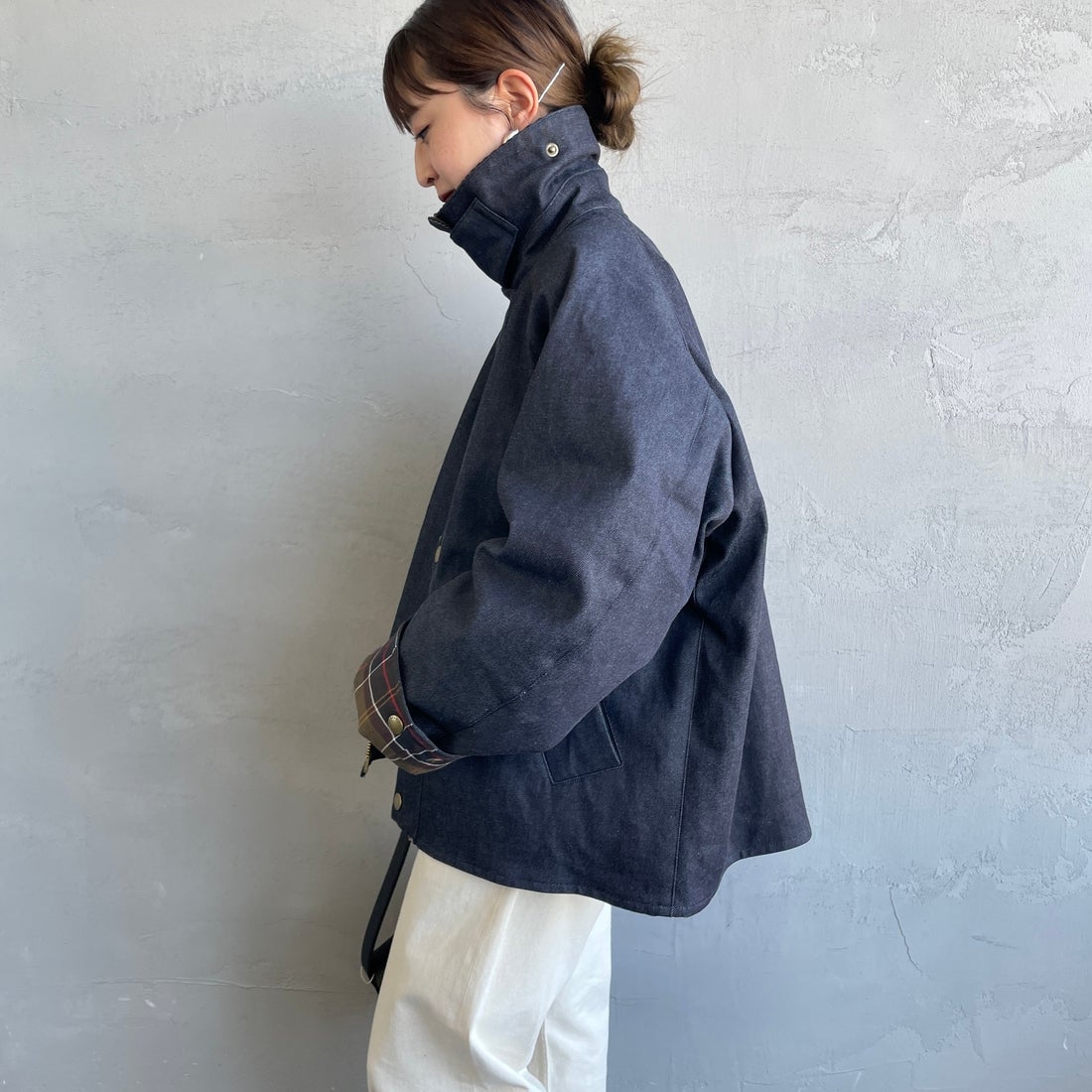 Barbour [バブアー] 別注 中綿入り TRANSPORT コーデュラデニム トランスポートジャケット [MCAS204-JF] BLUE&&モデル身長：150cm 着用サイズ：34&&