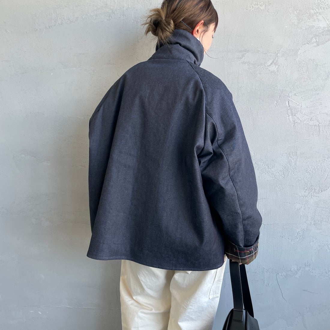 Barbour [バブアー] 別注 中綿入り TRANSPORT コーデュラデニム トランスポートジャケット [MCAS204-JF] BLUE&&モデル身長：150cm 着用サイズ：34&&