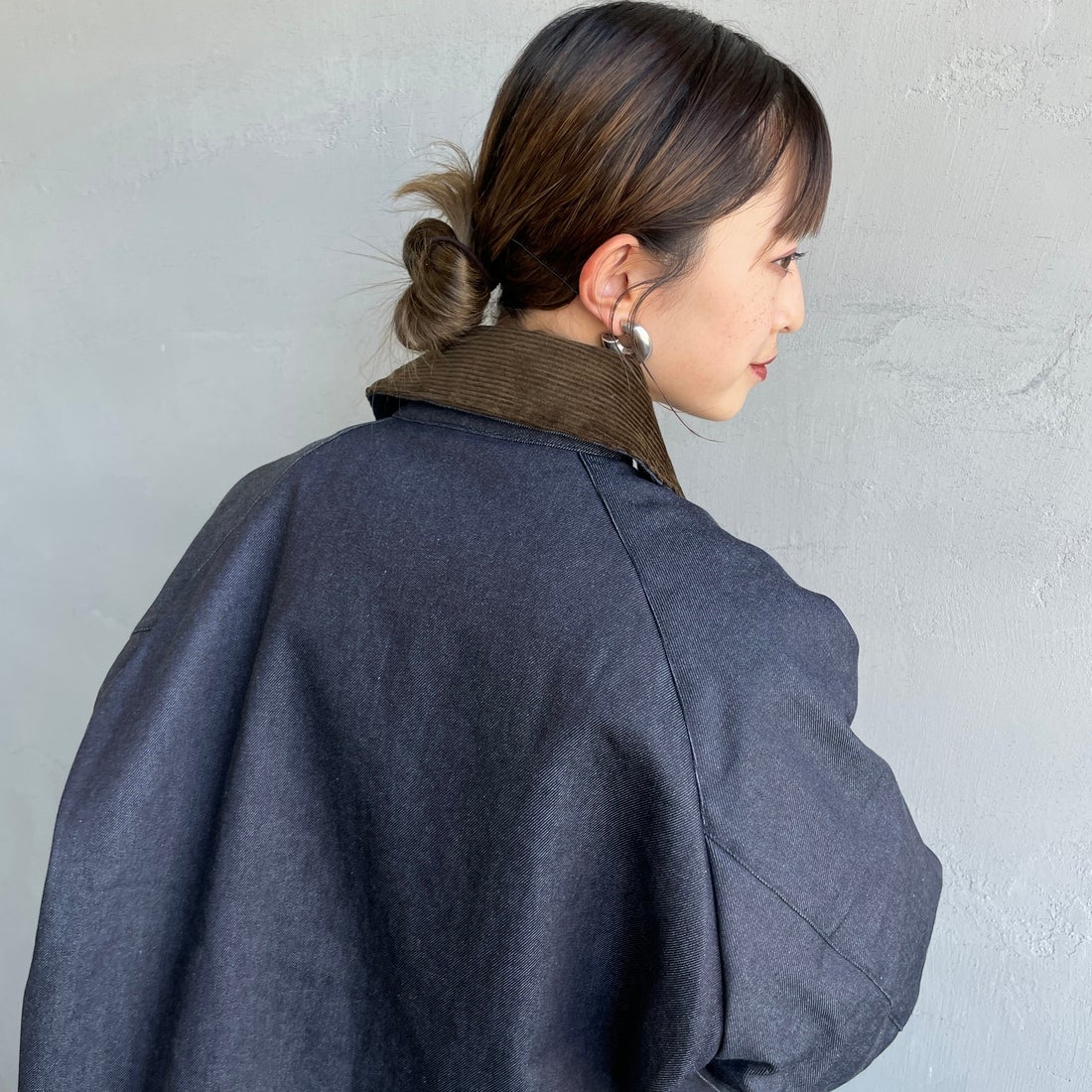 Barbour [バブアー] 別注 中綿入り TRANSPORT コーデュラデニム トランスポートジャケット [MCAS204-JF] BLUE&&モデル身長：150cm 着用サイズ：34&&