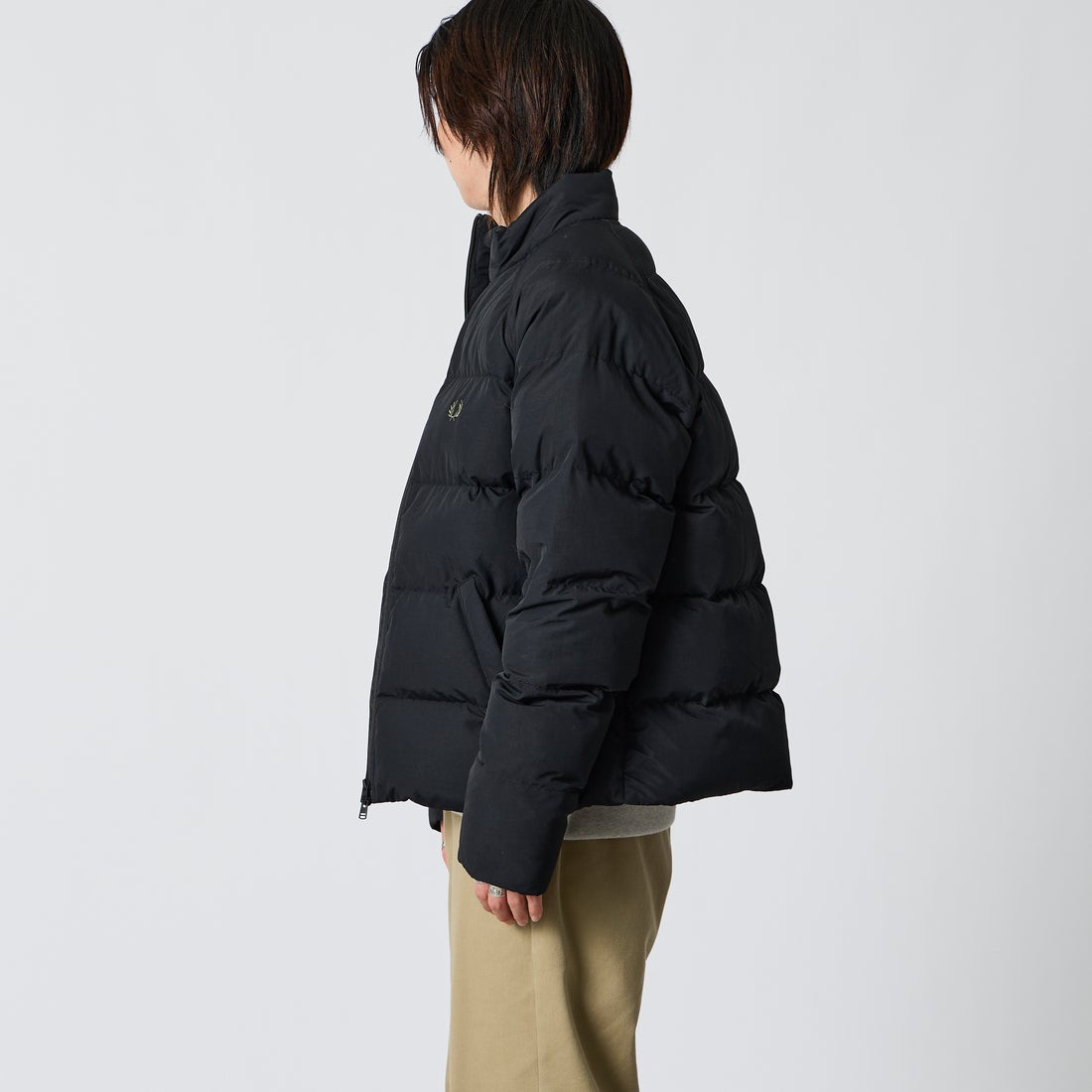 FRED PERRY [フレッドペリー] ラグランスリーブパデッドジャケット [J1309] 102 BLACK &&モデル身長：177cm 着用サイズ：L&&