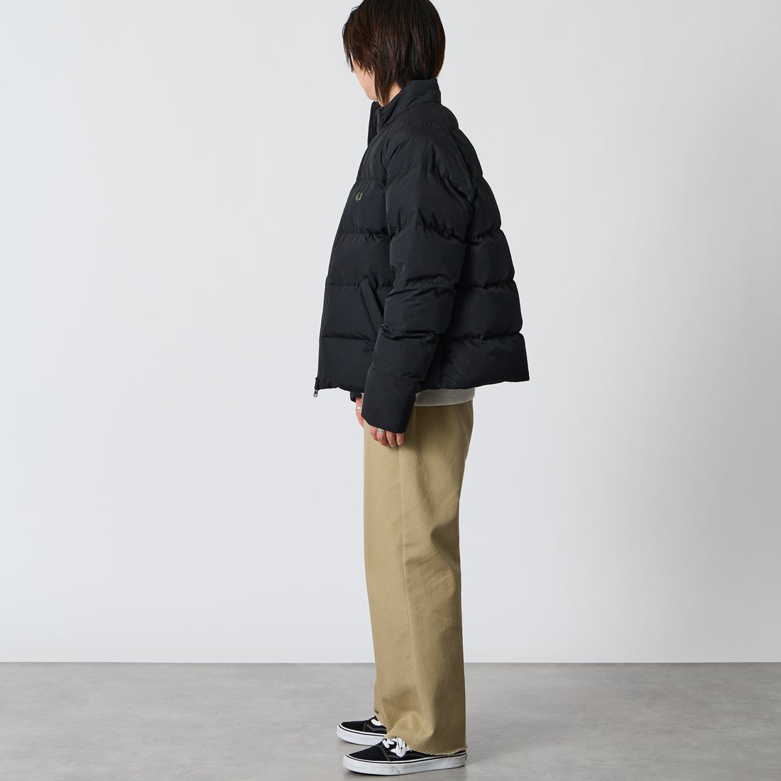 FRED PERRY [フレッドペリー] ラグランスリーブパデッドジャケット [J1309] 102 BLACK &&モデル身長：177cm 着用サイズ：L&&