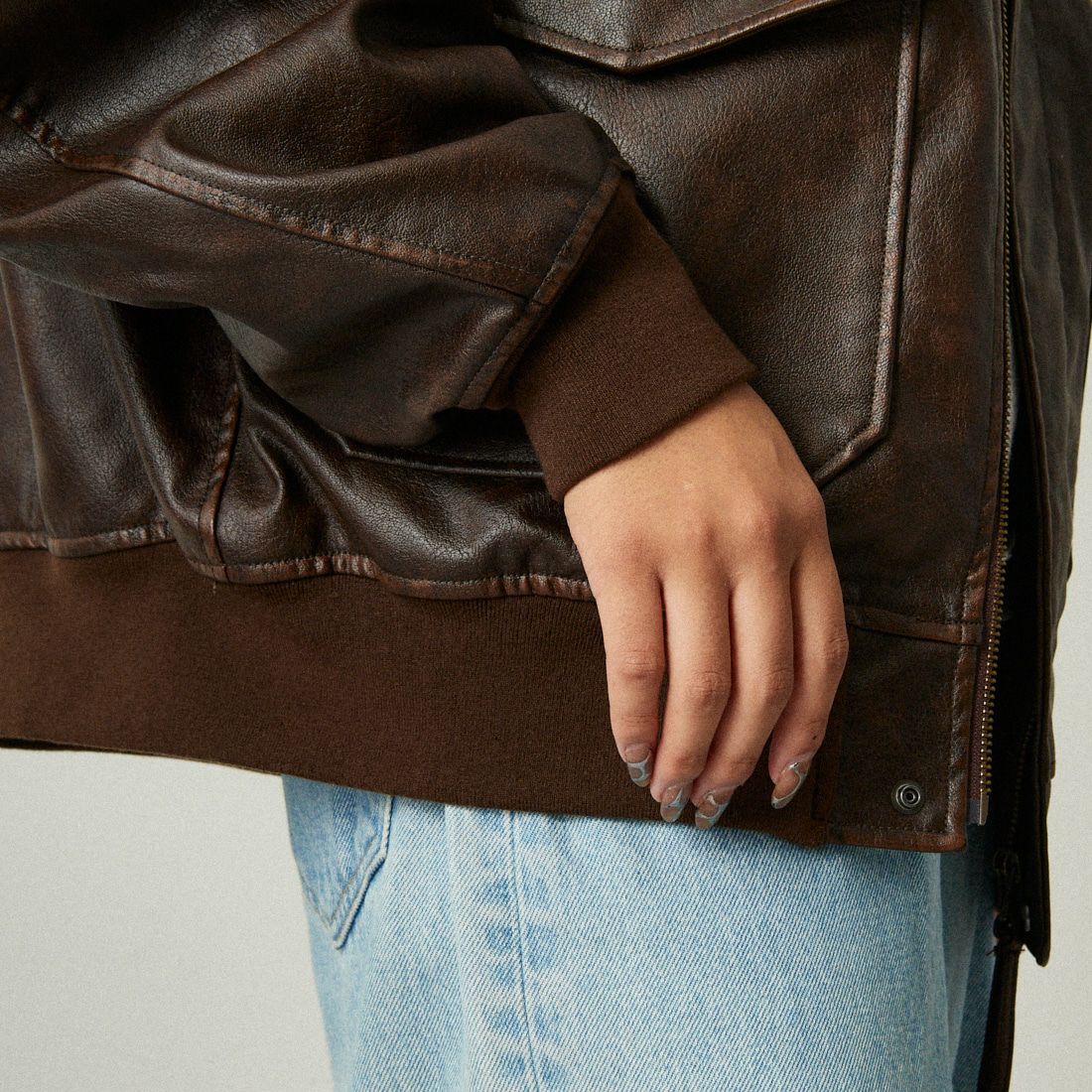 ARMY TWILL SANFORIZED [アーミーツイル サンフォライズド] 別注 ヴィーガンレザー A-2フライトジャケット [AM-2554502-INT-JF] BROWN