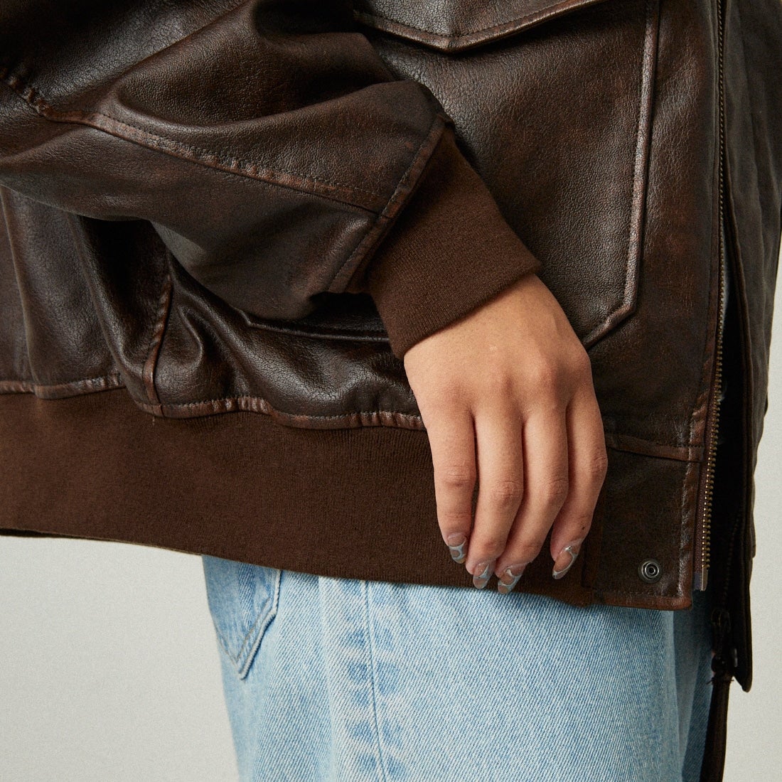 ARMY TWILL SANFORIZED [アーミーツイル サンフォライズド] 別注 ヴィーガンレザー A-2フライトジャケット [AM-2554502-INT-JF] BROWN