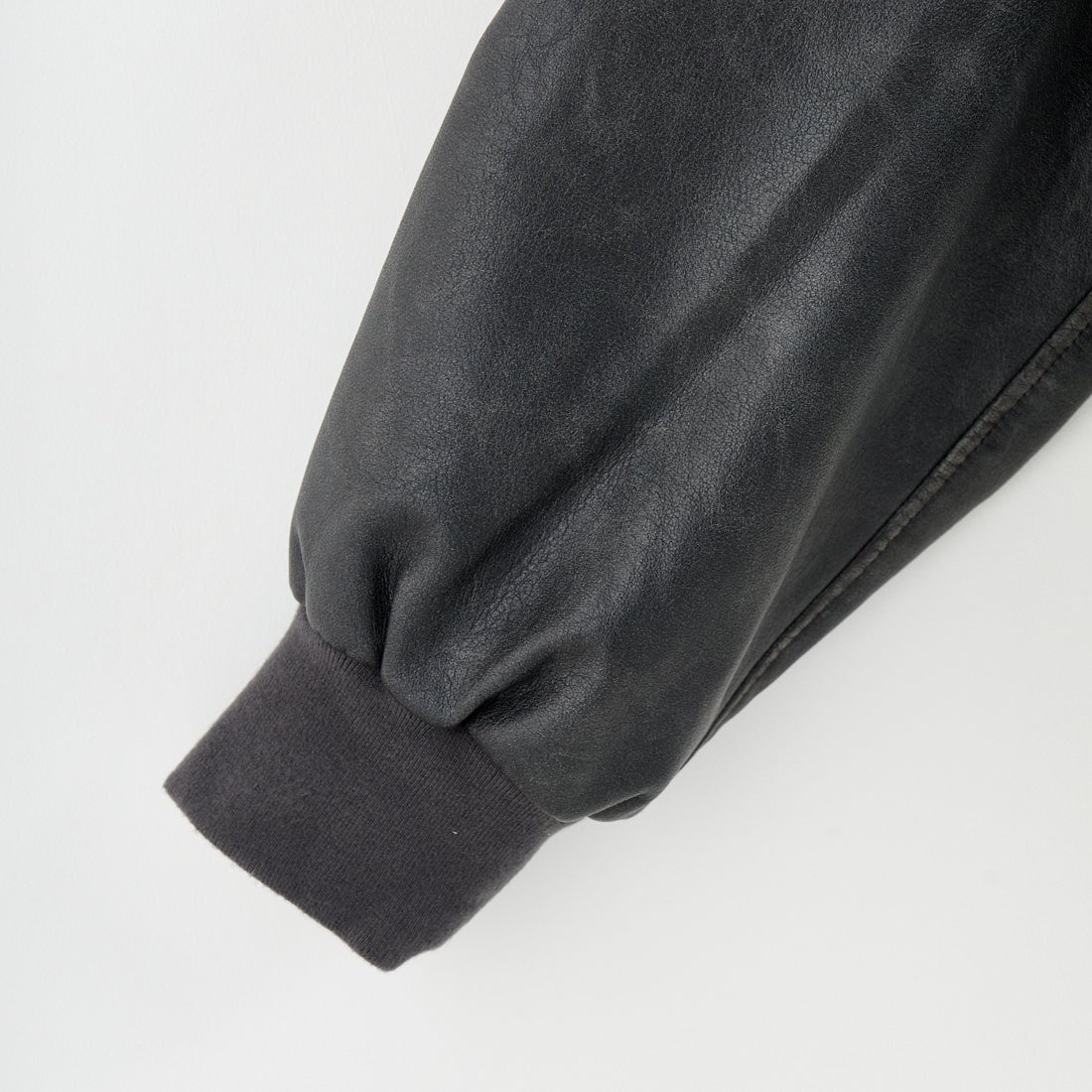 ARMY TWILL SANFORIZED [アーミーツイル サンフォライズド] 別注 ヴィーガンレザー A-2フライトジャケット [AM-2554502-INT-JF] BLACK