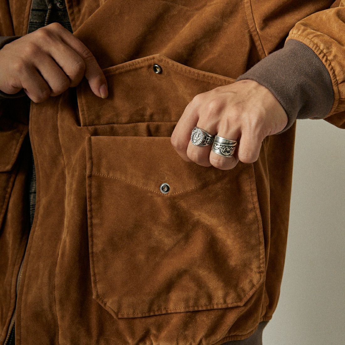 ARMY TWILL SANFORIZED [アーミーツイル サンフォライズド] 別注 ヴィーガンレザー A-2フライトジャケット [AM-2554502-INT-JF] BEG SUEDE