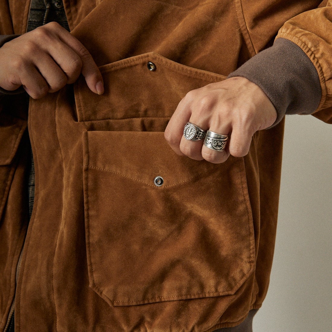 ARMY TWILL SANFORIZED [アーミーツイル サンフォライズド] 別注 ヴィーガンレザー A-2フライトジャケット [AM-2554502-INT-JF] BEG SUEDE