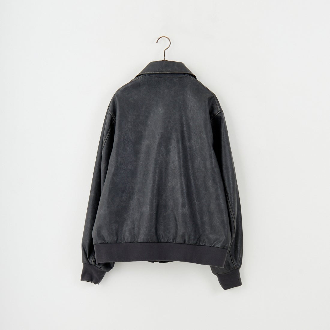 ARMY TWILL SANFORIZED [アーミーツイル サンフォライズド] 別注 ヴィーガンレザー A-2フライトジャケット [AM-2554502-INT-JF] BLACK