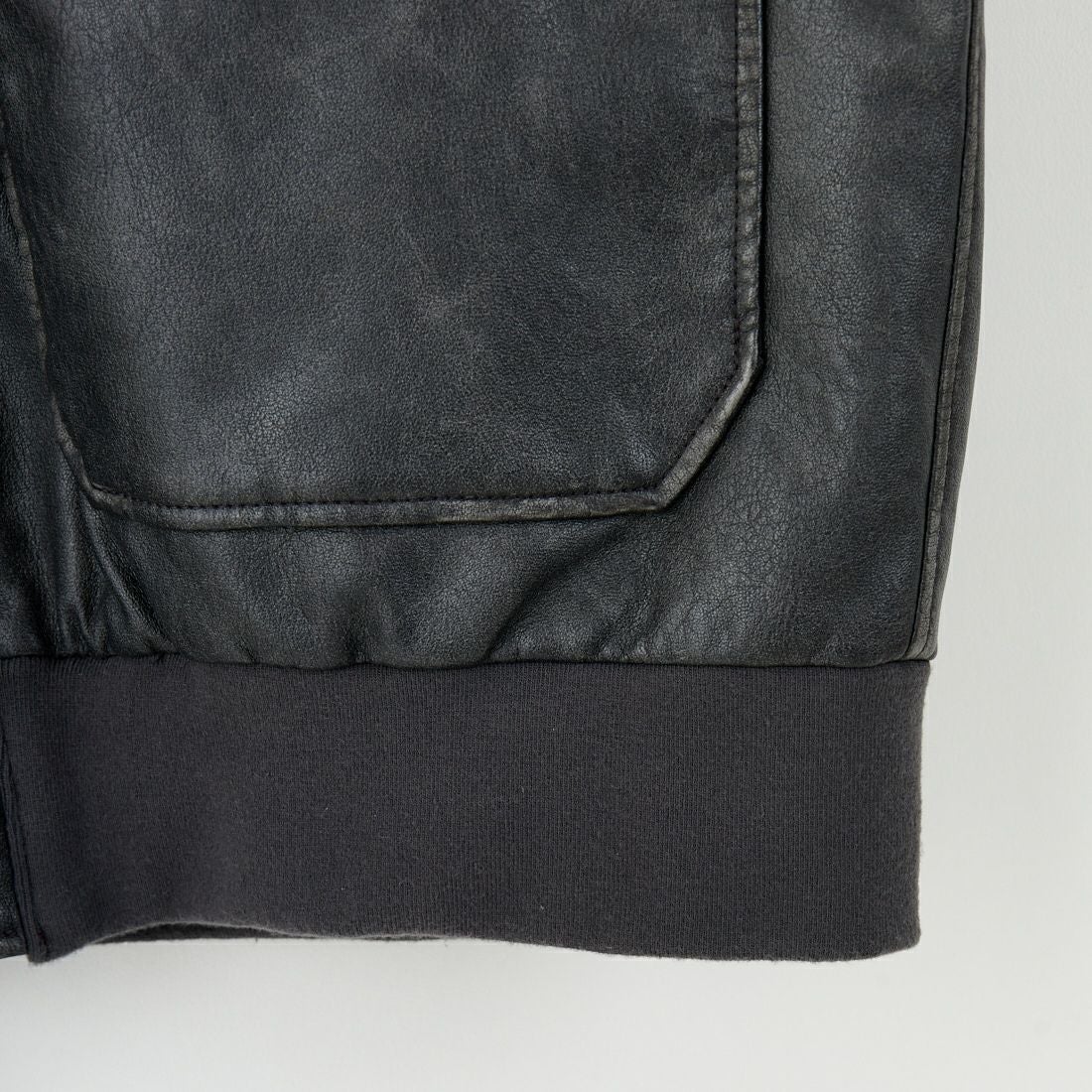 ARMY TWILL SANFORIZED [アーミーツイル サンフォライズド] 別注 ヴィーガンレザー A-2フライトジャケット [AM-2554502-INT-JF] BLACK