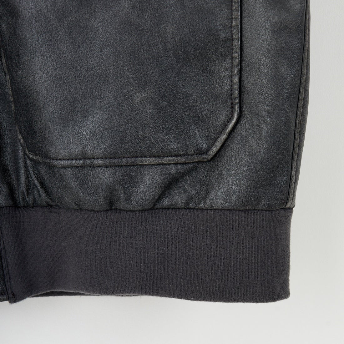 ARMY TWILL SANFORIZED [アーミーツイル サンフォライズド] 別注 ヴィーガンレザー A-2フライトジャケット [AM-2554502-INT-JF] BLACK