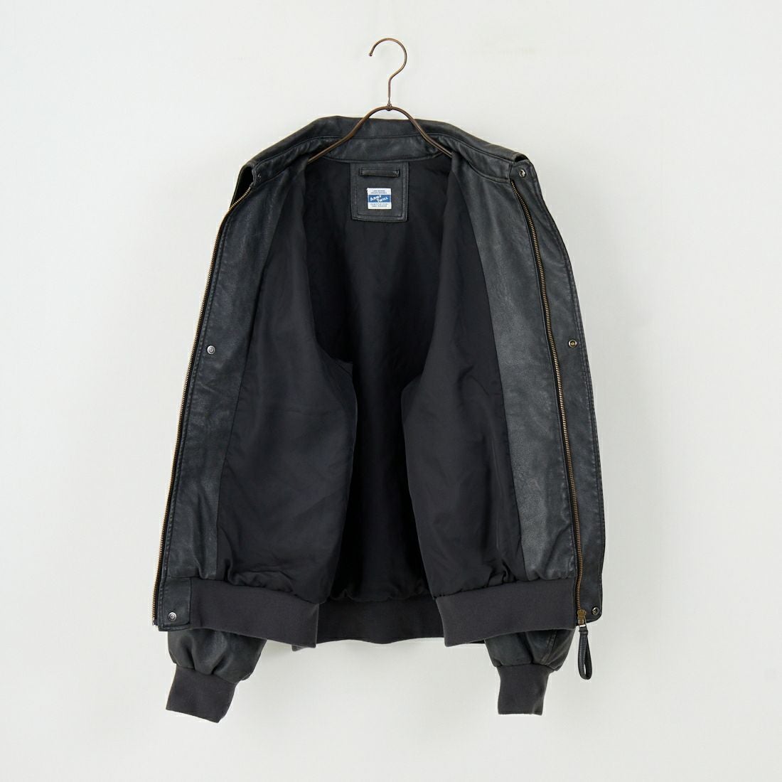 ARMY TWILL SANFORIZED [アーミーツイル サンフォライズド] 別注 ヴィーガンレザー A-2フライトジャケット [AM-2554502-INT-JF] BLACK
