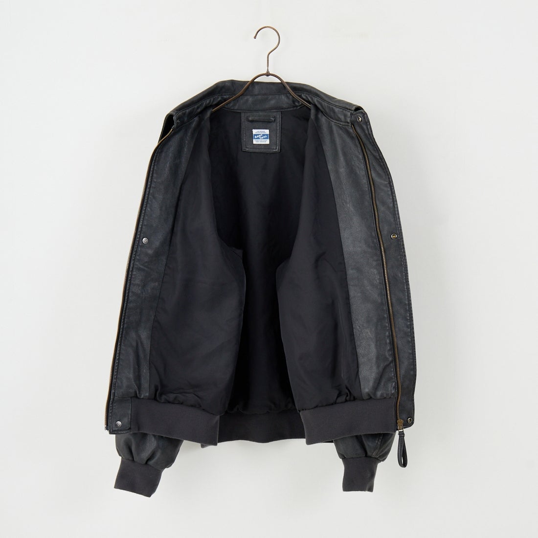 ARMY TWILL SANFORIZED [アーミーツイル サンフォライズド] 別注 ヴィーガンレザー A-2フライトジャケット [AM-2554502-INT-JF] BLACK