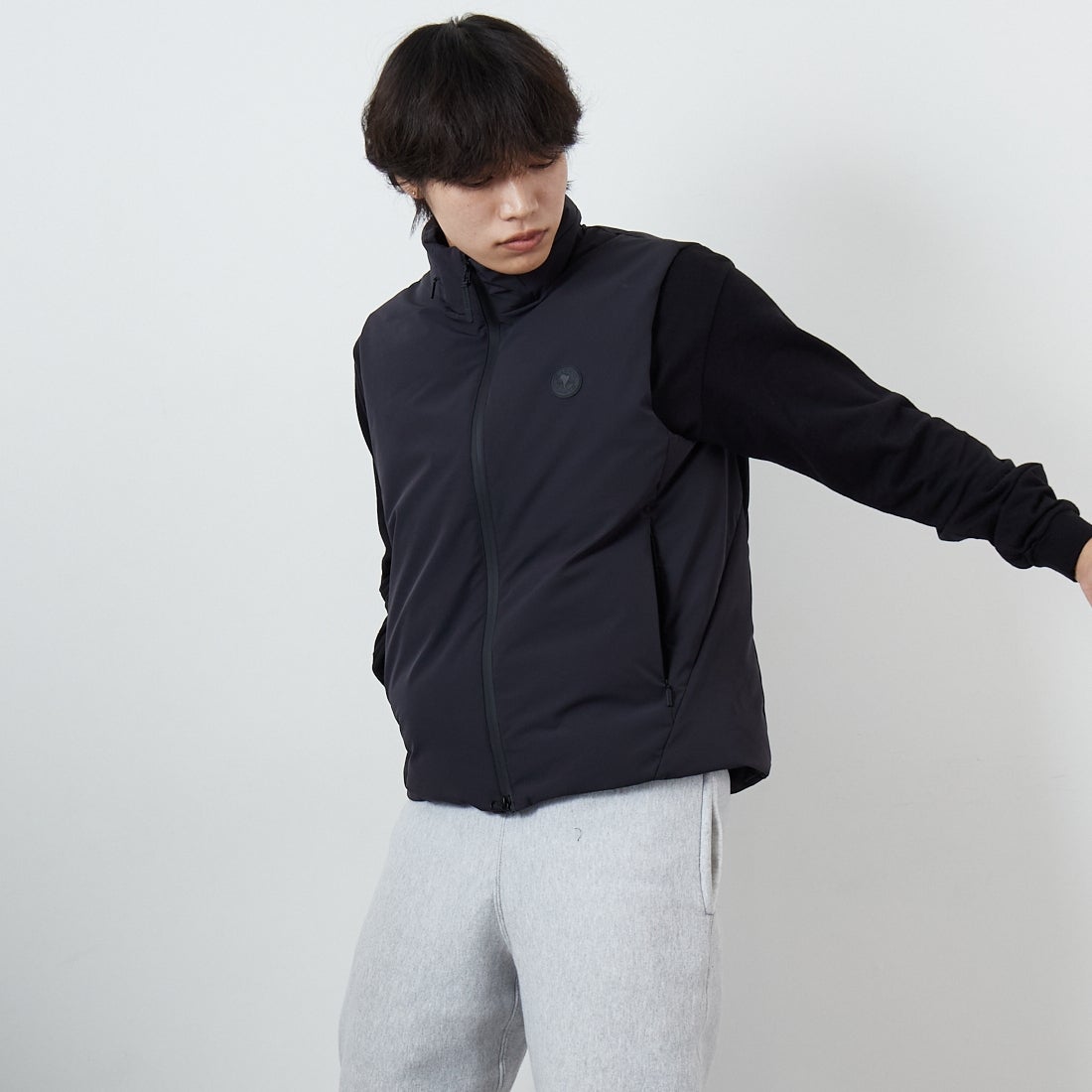 CAPE HORN [ケープホーン] FJORD ダウンベスト [B1508] 500 BLACK &&モデル身長：179cm 着用サイズ：48&&