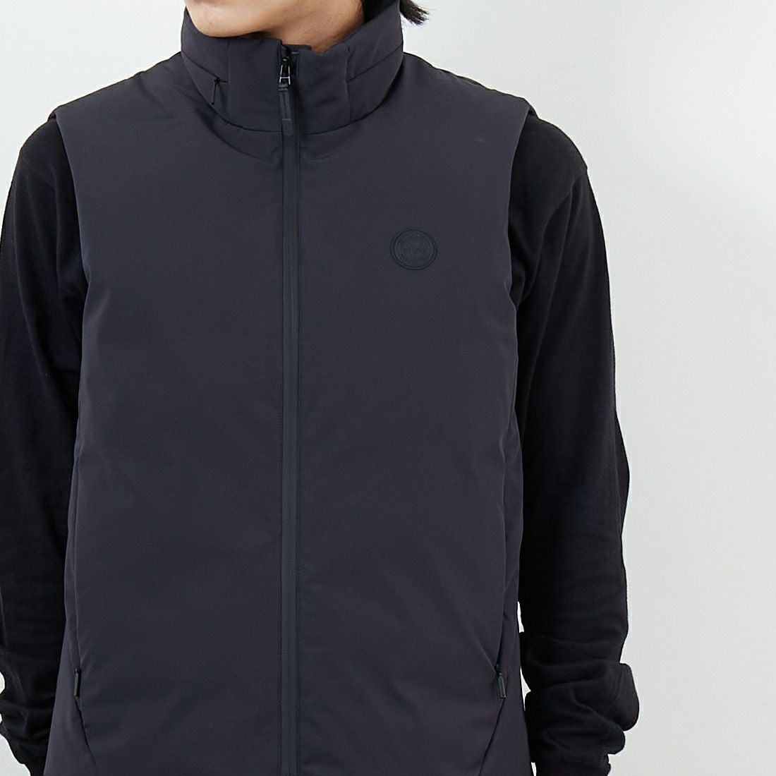 CAPE HORN [ケープホーン] FJORD ダウンベスト [B1508] 500 BLACK &&モデル身長：179cm 着用サイズ：48&&