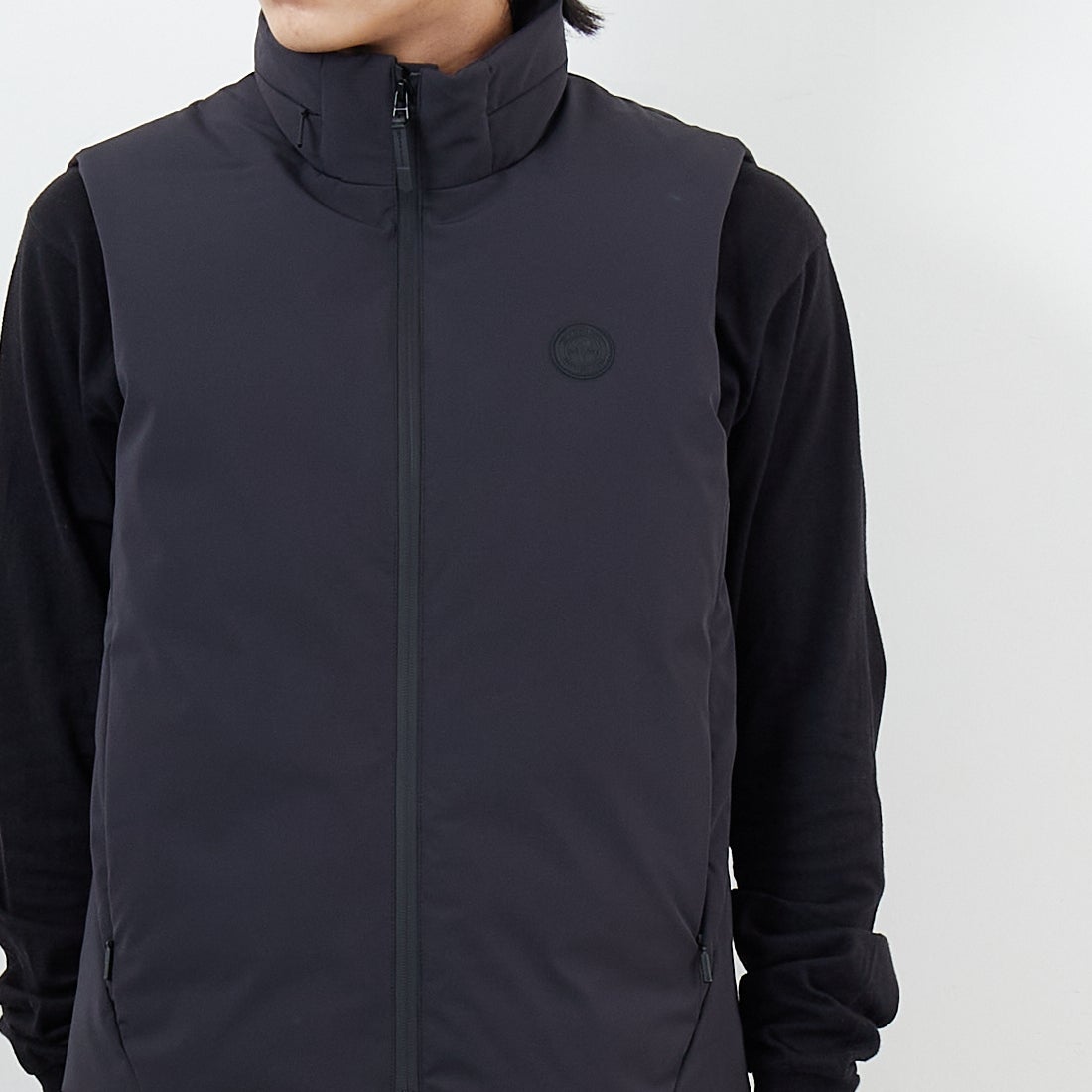 CAPE HORN [ケープホーン] FJORD ダウンベスト [B1508] 500 BLACK &&モデル身長：179cm 着用サイズ：48&&