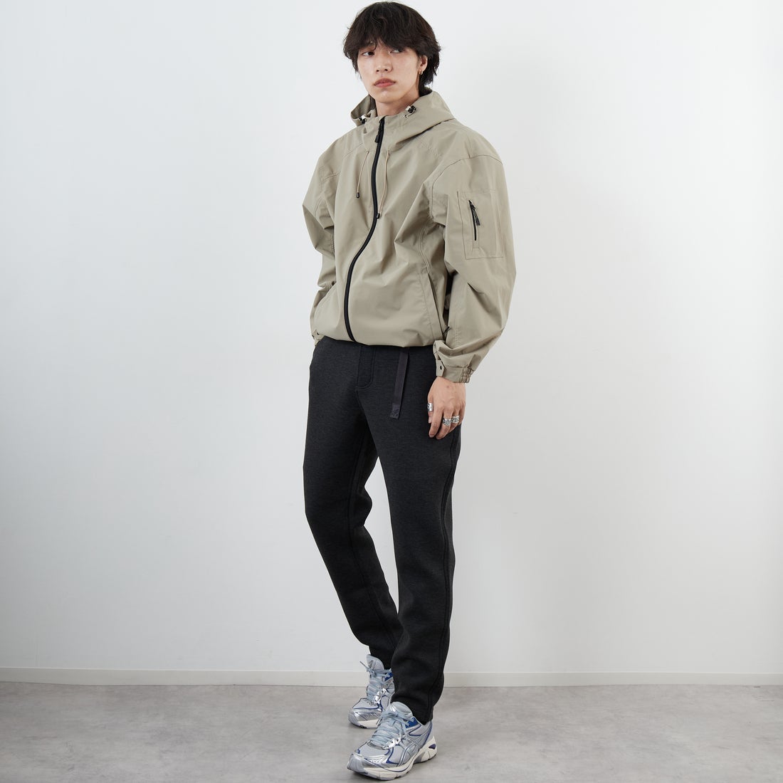 GRAMiCCi [グラミチ] 別注 テックニット スリムパンツ [GUP5-F1021-JF] CHARCOAL &&モデル身長：179cm 着用サイズ：L&&