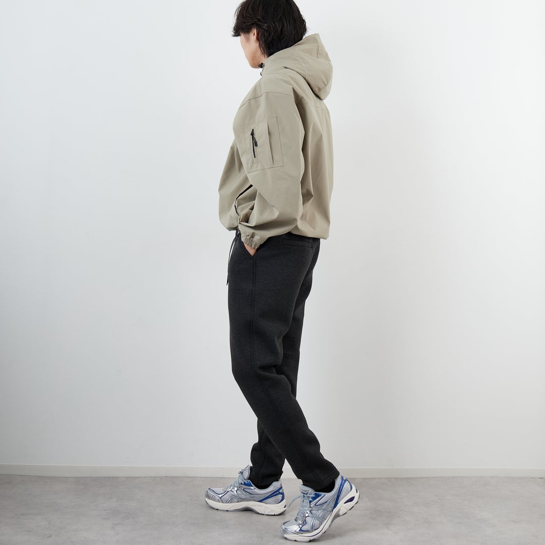 GRAMiCCi [グラミチ] 別注 テックニット スリムパンツ [GUP5-F1021-JF] CHARCOAL &&モデル身長：179cm 着用サイズ：L&&