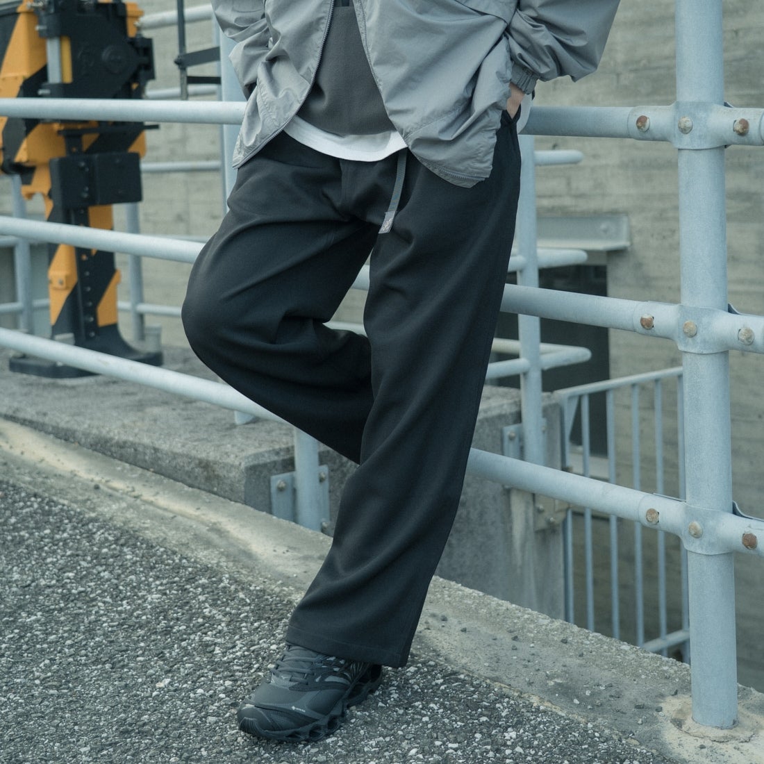 Gramicci [グラミチ] 別注 ウールライク ワイドパンツ [GUP5-F1025-JF] BLACK &&モデル身長：168cm 着用サイズ：M&&