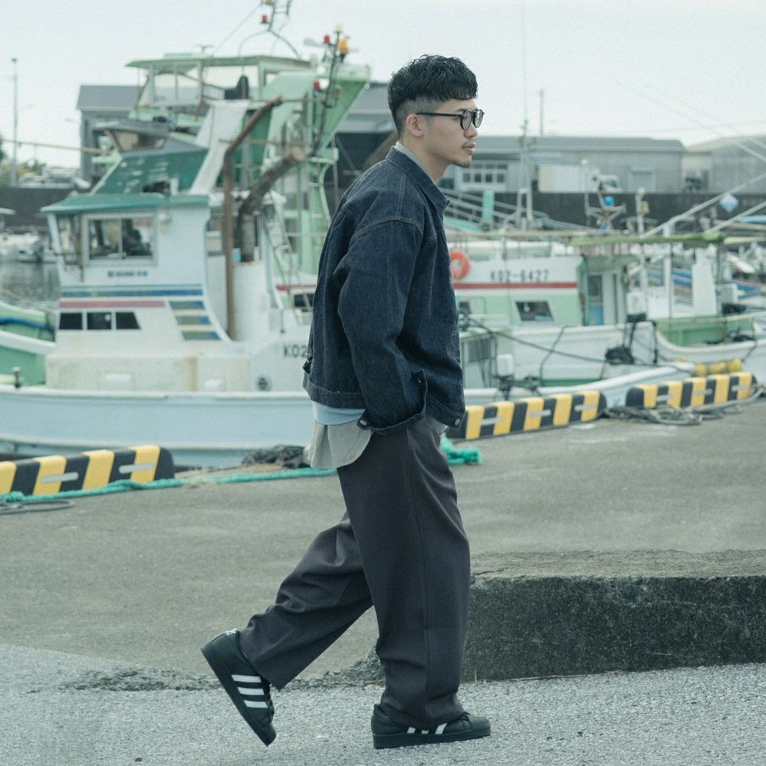 GRAMiCCi [グラミチ] 別注 ウールライク ワイドパンツ [GUP5-F1025-JF] CHARCOAL &&モデル身長：168cm 着用サイズ：M&&