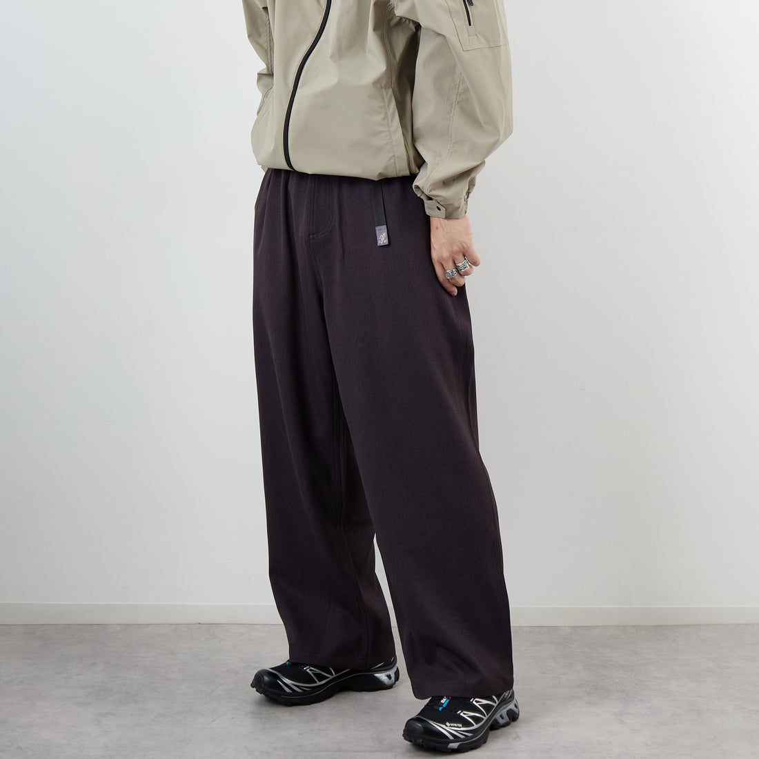 GRAMiCCi [グラミチ] 別注 ウールライク ワイドパンツ [GUP5-F1025-JF] CHARCOAL &&モデル身長：179cm 着用サイズ：M&&