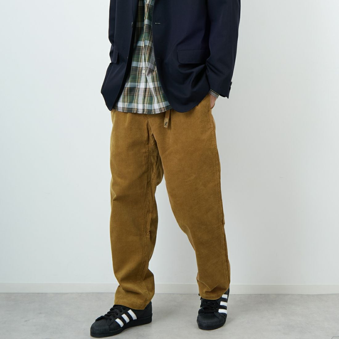 GRAMiCCi [グラミチ] 別注 コーデュロイ エブリデイパンツ [GUP5-F1022-JF] CAMEL &&モデル身長：179cm 着用サイズ：L&&