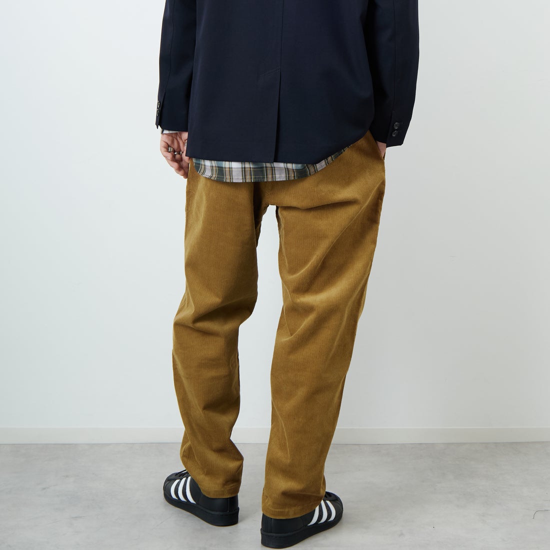 GRAMiCCi [グラミチ] 別注 コーデュロイ エブリデイパンツ [GUP5-F1022-JF] CAMEL &&モデル身長：179cm 着用サイズ：L&&