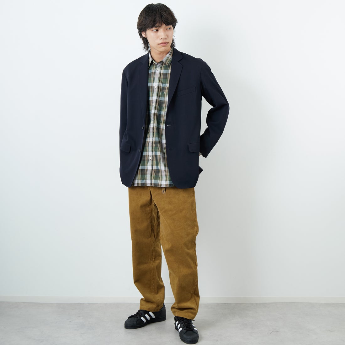 GRAMiCCi [グラミチ] 別注 コーデュロイ エブリデイパンツ [GUP5-F1022-JF] CAMEL &&モデル身長：179cm 着用サイズ：L&&