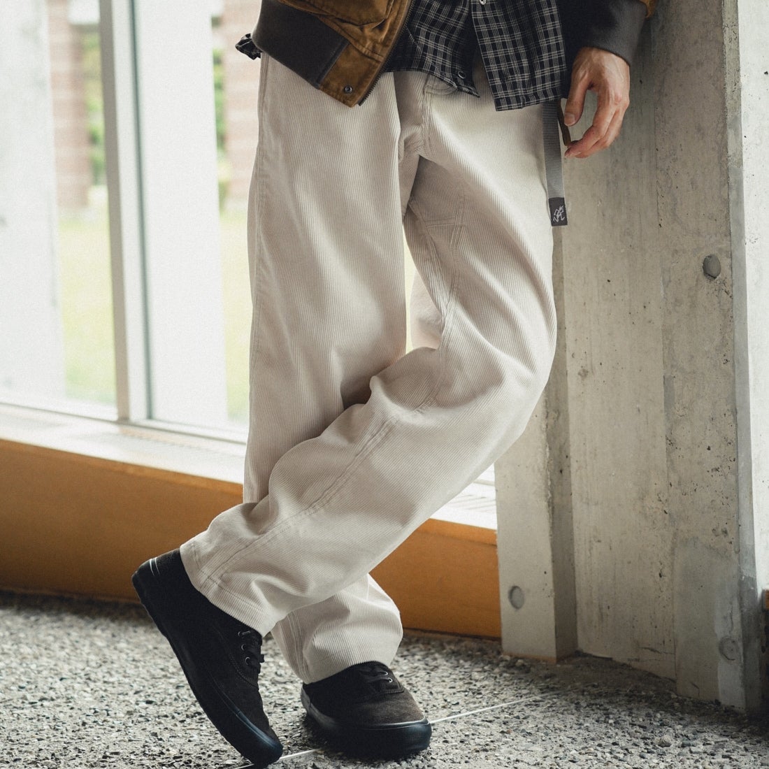 GRAMiCCi [グラミチ] 別注 コーデュロイ エブリデイパンツ [GUP5-F1022-JF] BONE &&モデル身長：168cm 着用サイズ：L&&