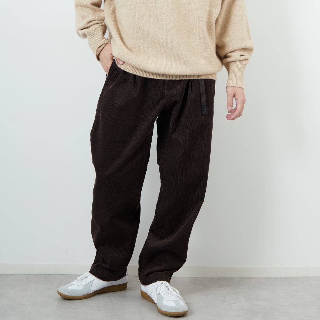 GRAMiCCi [グラミチ] 別注 コーデュロイ エブリデイパンツ [GUP5-F1022-JF] D.BROWN &&モデル身長：168cm 着用サイズ：L&&