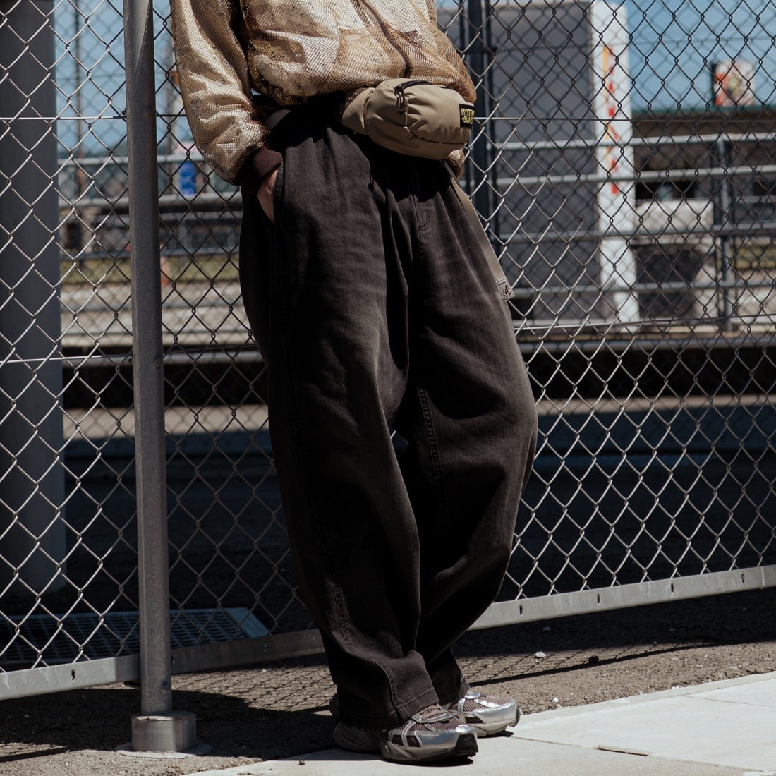 GRAMiCCi [グラミチ] 別注 ワイドデニムパンツ [GUP5-F1089-JF] BLK USED &&モデル身長：179cm 着用サイズ：L&&