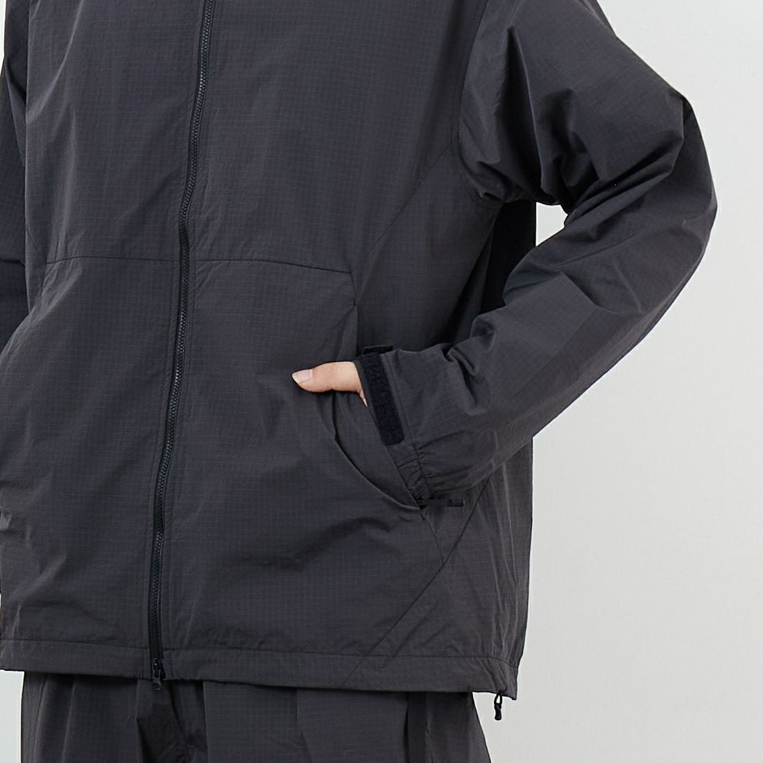 Goldwin [ゴールドウィン] ドープダイド リップストップウインドジャケット [GL15330] CG &&モデル身長：179cm 着用サイズ：2&&