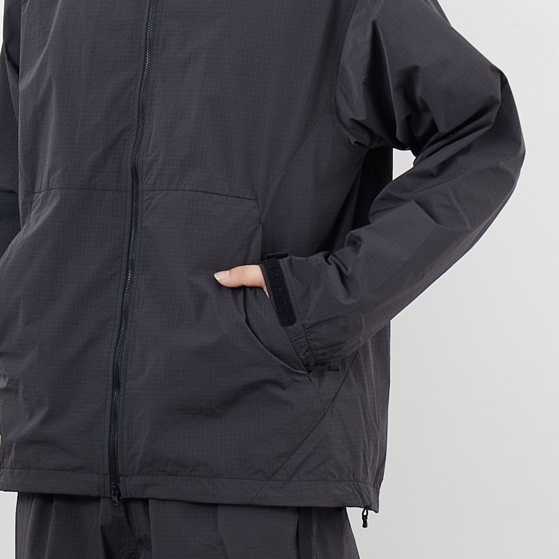 Goldwin [ゴールドウィン] ドープダイド リップストップウインドジャケット [GL15330] CG &&モデル身長：179cm 着用サイズ：2&&