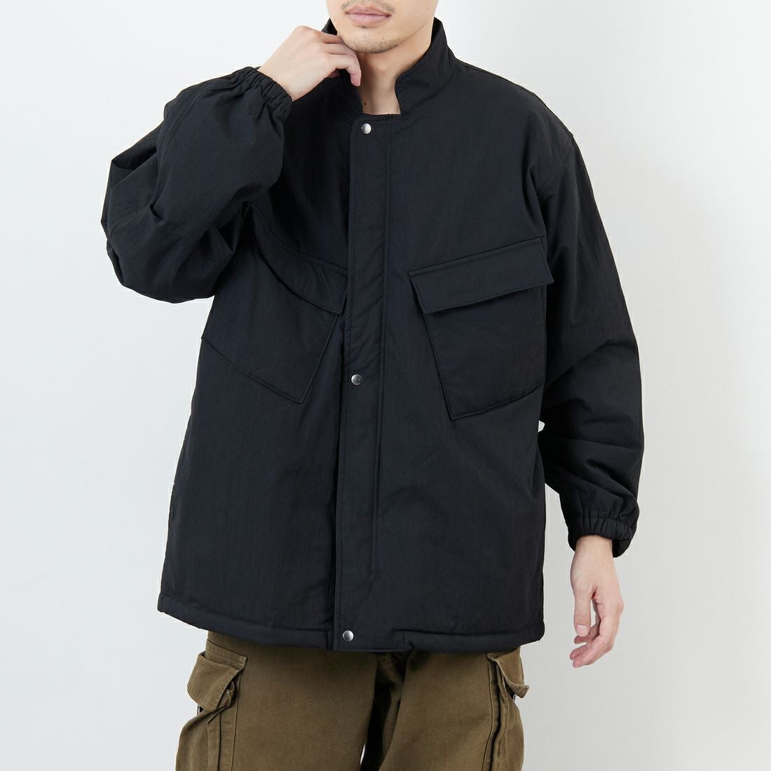 ARMY TWILL SANFORIZED [アーミーツイル サンフォライズド] 別注 中綿入り ケミカルプロテクトジャケット [AM-2554501-INT-JF] BLACK &&モデル身長：168cm 着用サイズ：M&&
