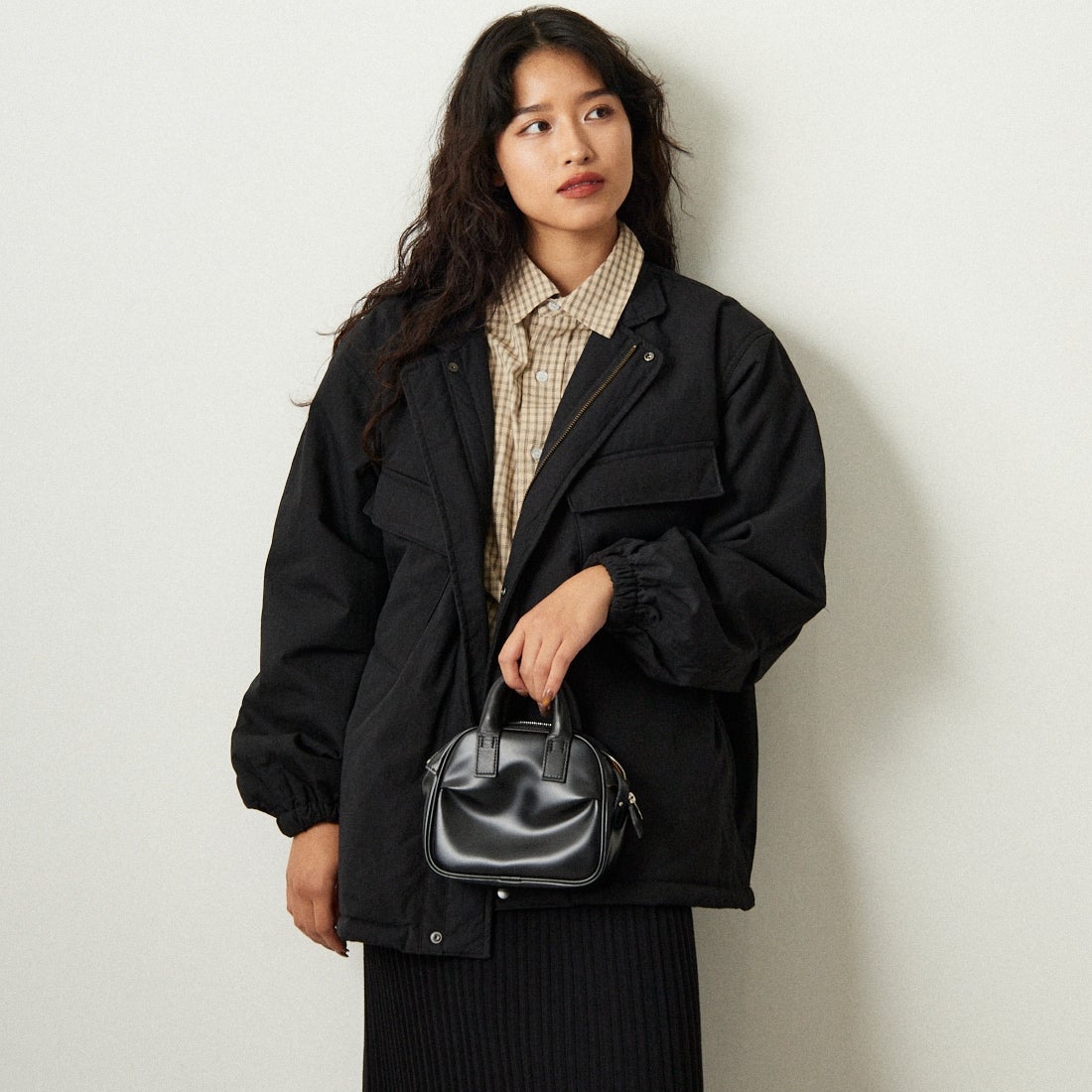 ARMY TWILL SANFORIZED [アーミーツイル サンフォライズド] 別注 中綿入り ケミカルプロテクトジャケット [AM-2554501-INT-JF] BLACK &&モデル身長：162cm 着用サイズ：S&&