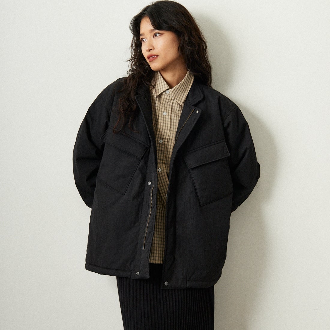 ARMY TWILL SANFORIZED [アーミーツイル サンフォライズド] 別注 中綿入り ケミカルプロテクトジャケット [AM-2554501-INT-JF] BLACK &&モデル身長：162cm 着用サイズ：S&&