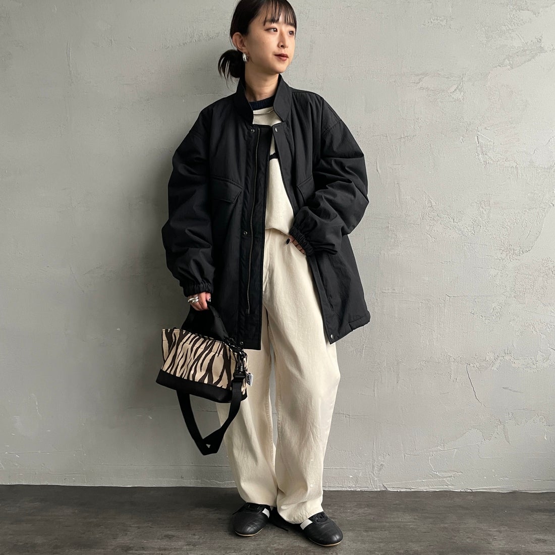 ARMY TWILL SANFORIZED [アーミーツイル サンフォライズド] 別注 中綿入り ケミカルプロテクトジャケット [AM-2554501-INT-JF] BLACK &&モデル身長：150cm 着用サイズ：S&&