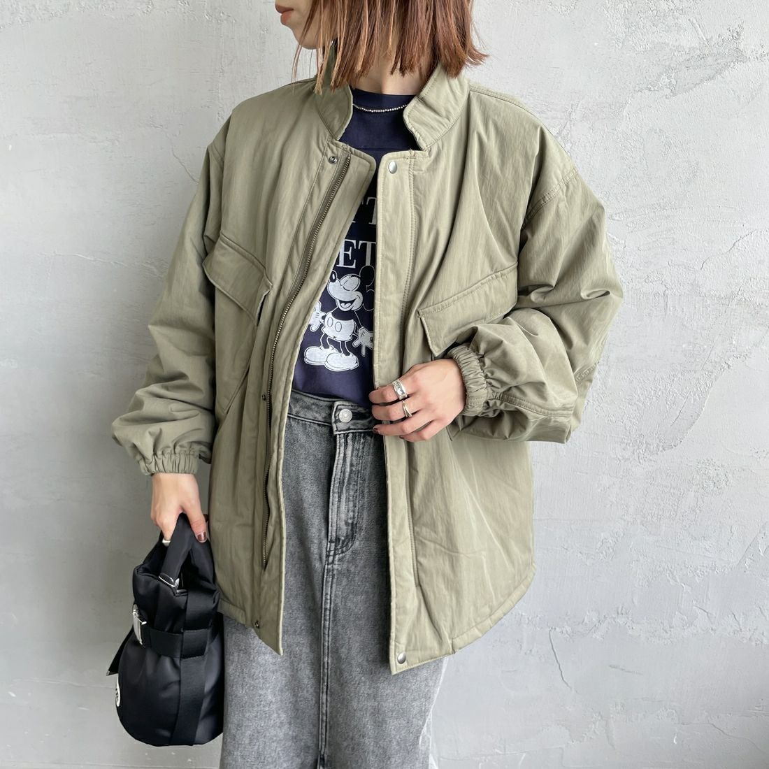 ARMY TWILL SANFORIZED [アーミーツイル サンフォライズド] 別注 中綿入り ケミカルプロテクトジャケット [AM-2554501-INT-JF] KHAKI &&モデル身長：158cm 着用サイズ：S&&