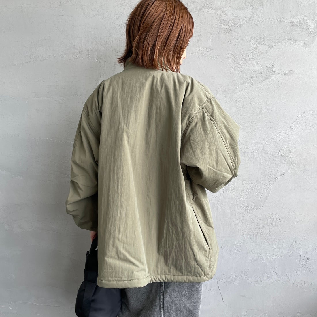 ARMY TWILL SANFORIZED [アーミーツイル サンフォライズド] 別注 中綿入り ケミカルプロテクトジャケット [AM-2554501-INT-JF] KHAKI &&モデル身長：158cm 着用サイズ：S&&