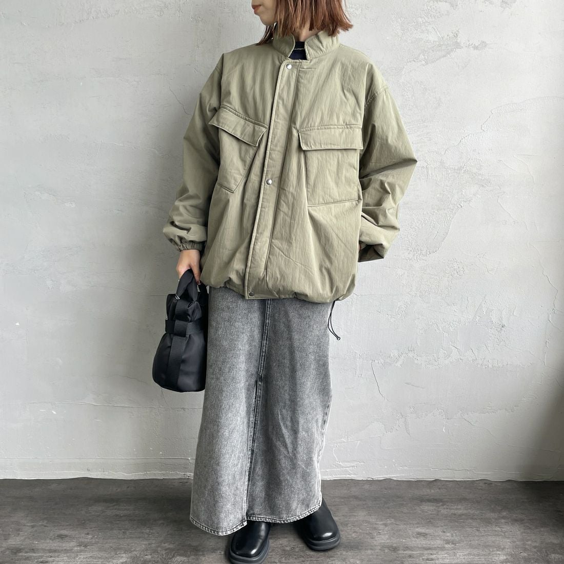 ARMY TWILL SANFORIZED [アーミーツイル サンフォライズド] 別注 中綿入り ケミカルプロテクトジャケット [AM-2554501-INT-JF] KHAKI &&モデル身長：158cm 着用サイズ：S&&