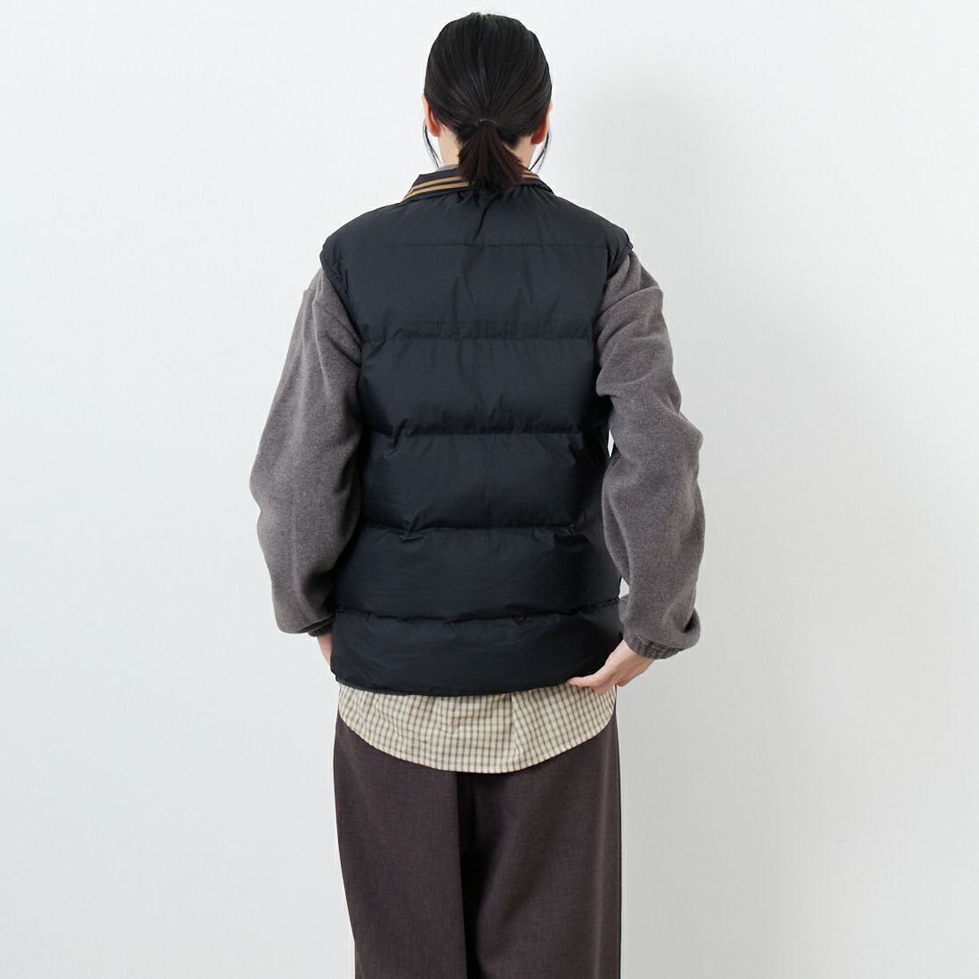 FRED PERRY [フレッドペリー] インサレーテッドジレ [J8522] 102 BLACK &&モデル身長：162cm 着用サイズ：S&&