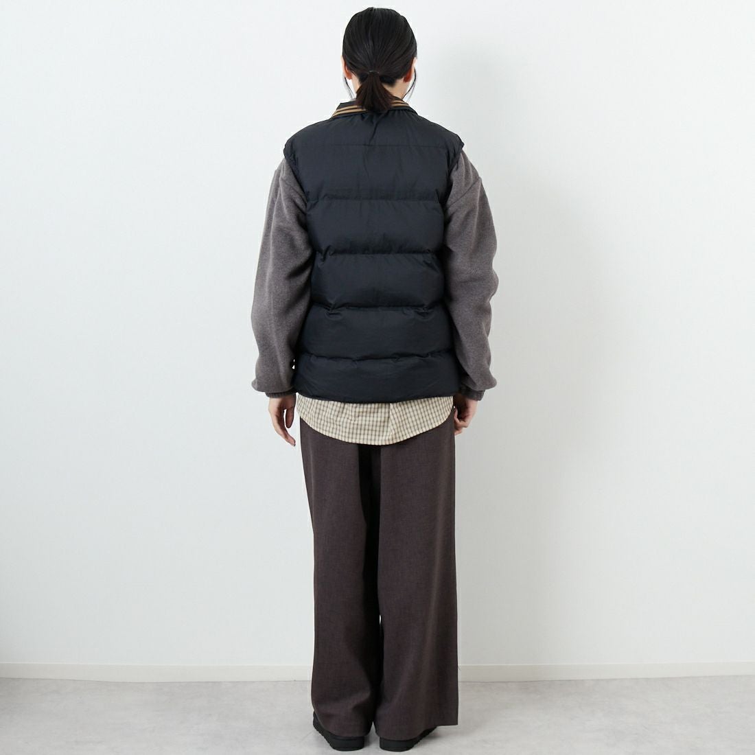 FRED PERRY [フレッドペリー] インサレーテッドジレ [J8522] 102 BLACK &&モデル身長：162cm 着用サイズ：S&&