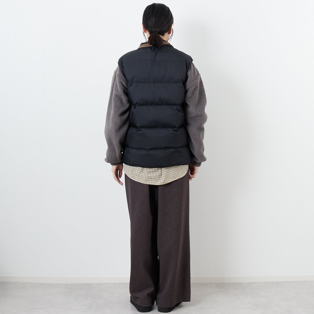 FRED PERRY [フレッドペリー] インサレーテッドジレ [J8522] 102 BLACK &&モデル身長：162cm 着用サイズ：S&&