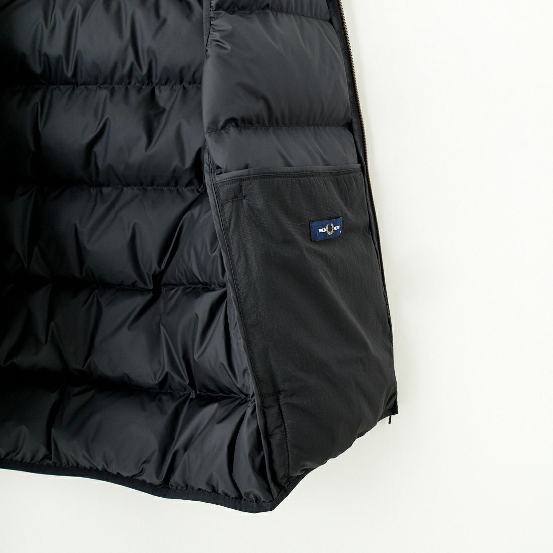 FRED PERRY [フレッドペリー] インサレーテッドジレ [J8522] 102 BLACK
