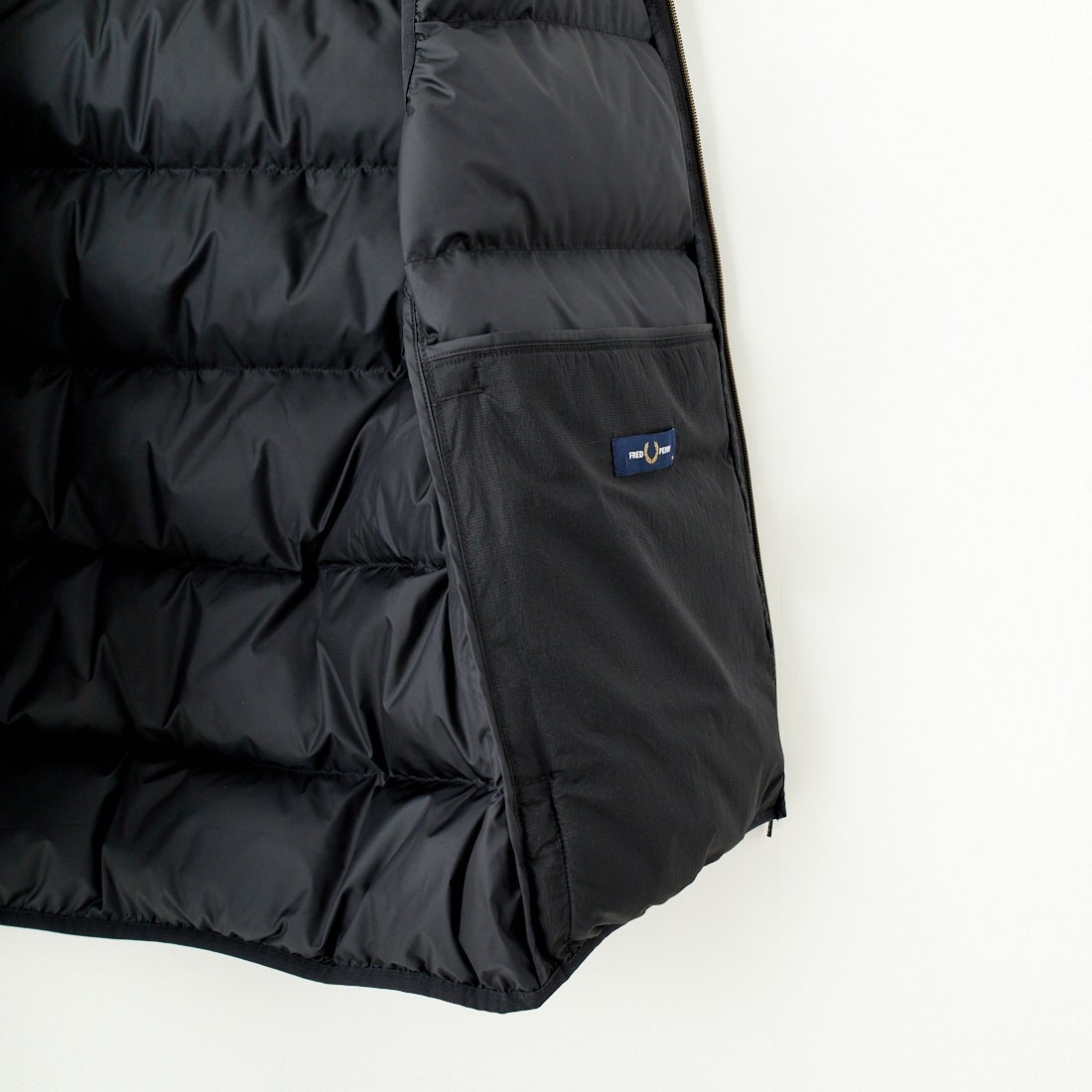 FRED PERRY [フレッドペリー] インサレーテッドジレ [J8522] 102 BLACK