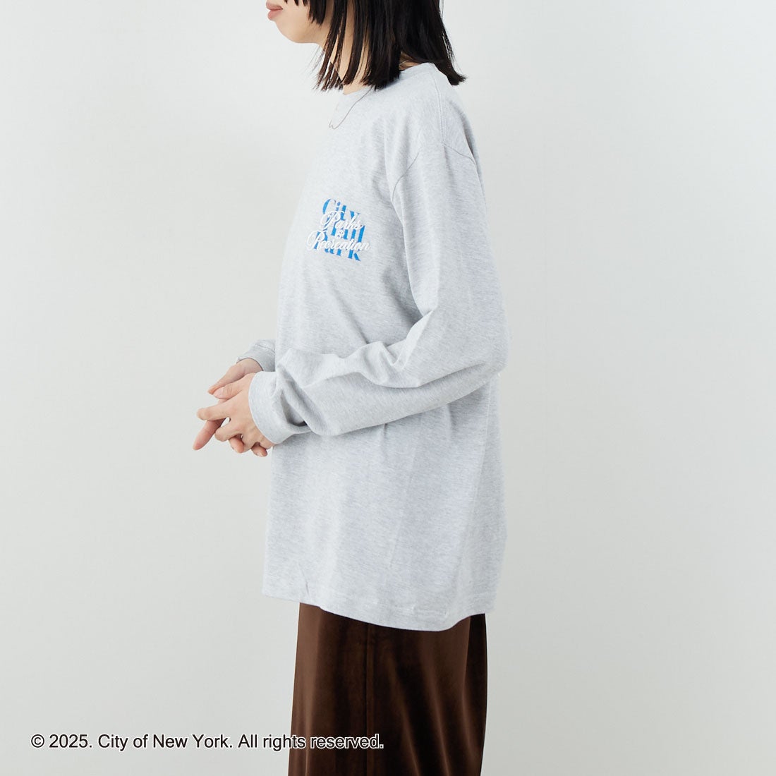NYC × GOOD ROCK SPEED [エヌワイシー × グッドロックスピード] NYC ロングスリーブTシャツ [25NYC201W] ASH &&モデル身長：162cm 着用サイズ：F&&